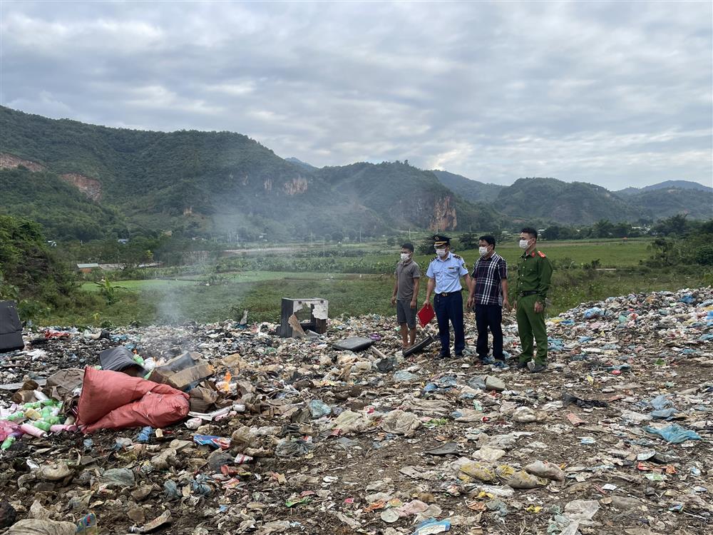 Sơn La: Phát hiện, tiêu hủy số lượng lớn sữa tắm hết hạn sử dụng